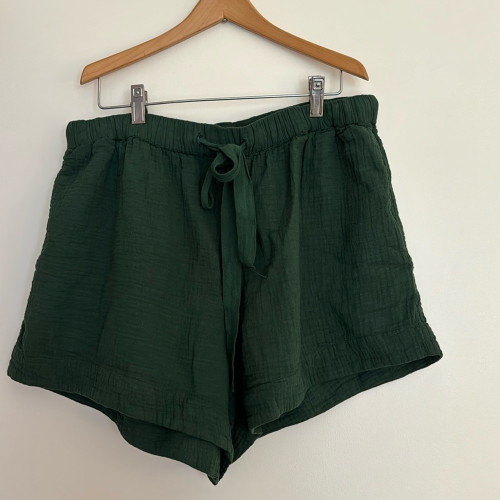 The Great. by Emily and Merrit - The Gauze Bonfire Short in Dark Forest size 3 - Picture 6 of 7
